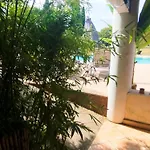 Domaine Du Moulin De Cors Гостевой дом Ла-Рок-сюр-Сез